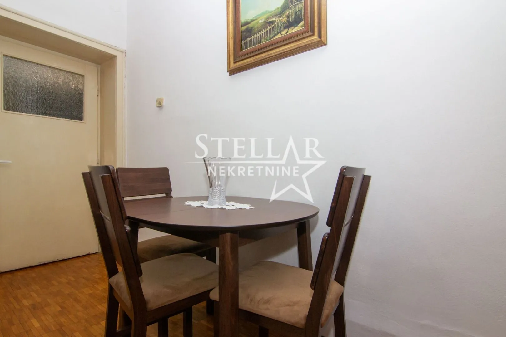 Izdavanje, dvosoban stan, 80m², Centar, Podgorica