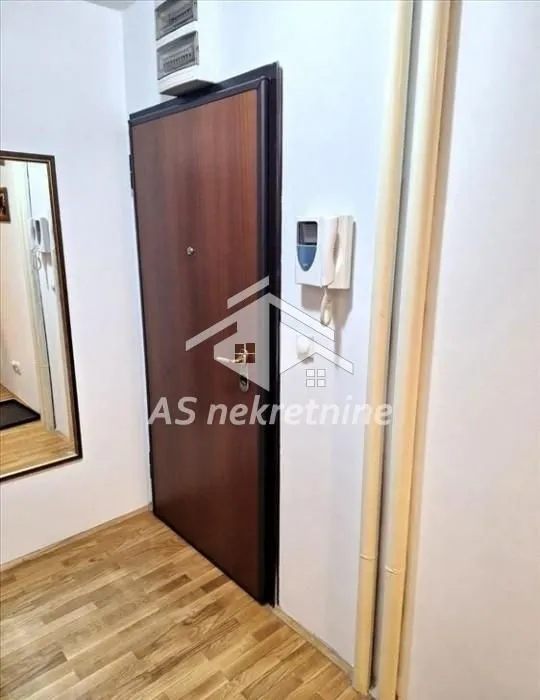 Izdavanje, četvorosoban stan, 105m², Crveni Krst, Beograd
