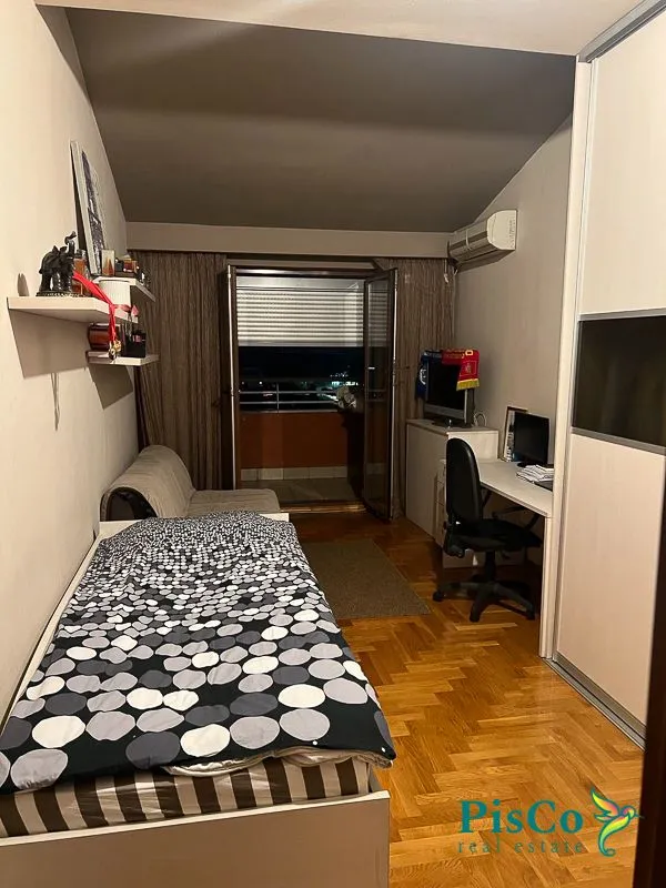 Izdavanje, trosoban stan, 130m², Preko Morače, Podgorica