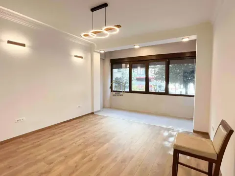 Izdavanje, poslovni prostor, 70m², Podgorica, Crna Gora - image 1