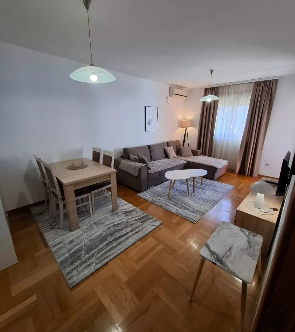 Izdavanje, jednosoban stan, 50m², Stari Aerodrom, Podgorica