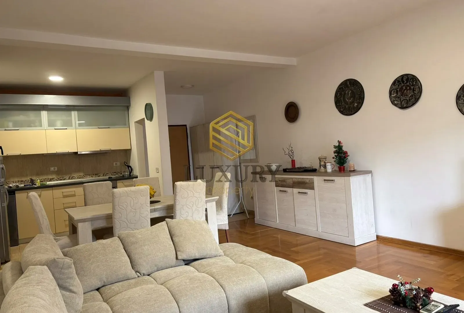 Izdavanje, jednosoban stan, 84m², Bonići, Tivat