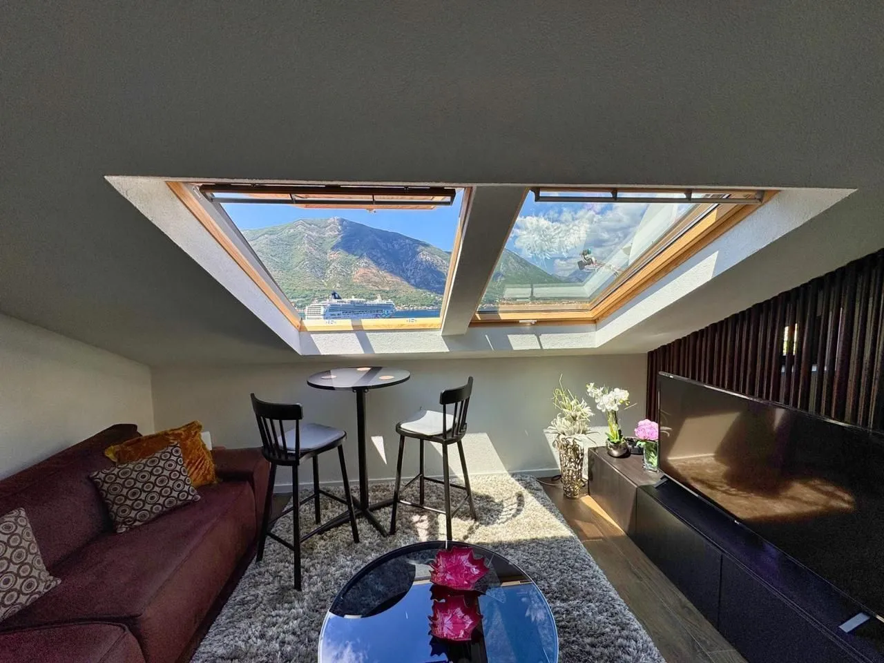 Prodaja, dvosoban stan, 82m², Dobrota, Kotor