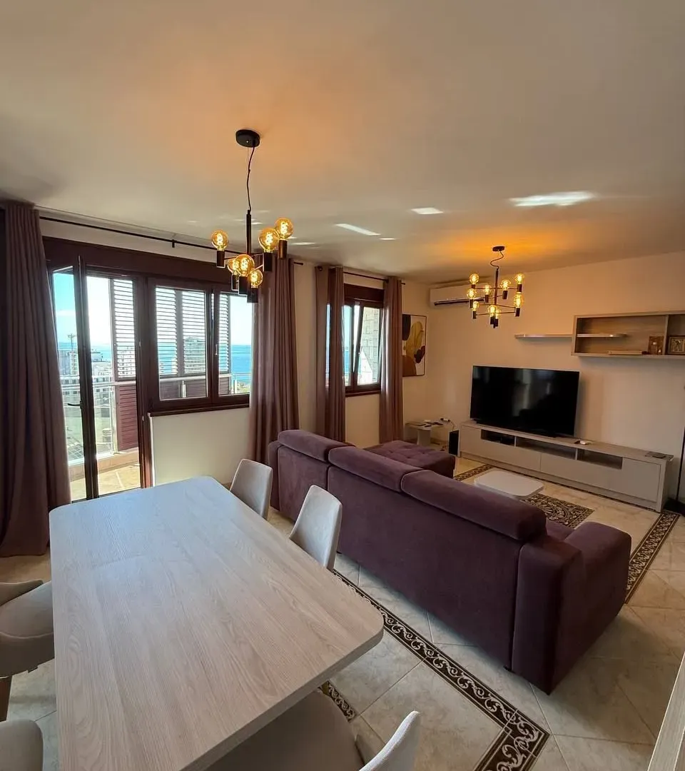 Izdavanje, dvosoban stan, 120m², Bečići, Budva