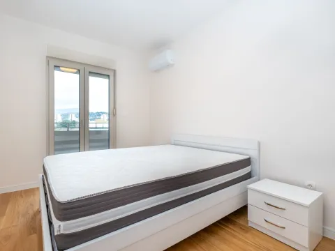 Rent, two bedroom apartment, 72m², Central Point, Podgorica - image 12