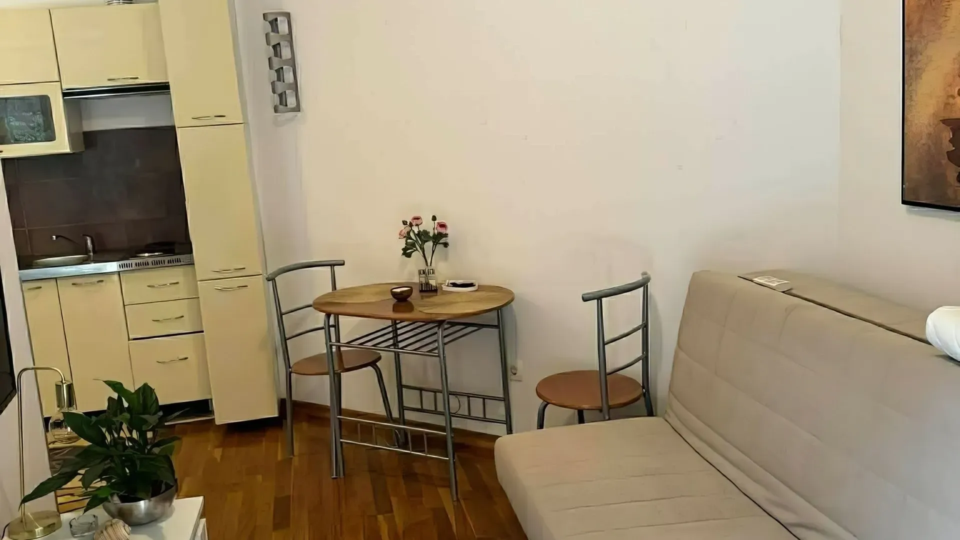 Izdavanje, jednosoban stan, 32m², Rafailovići, Budva