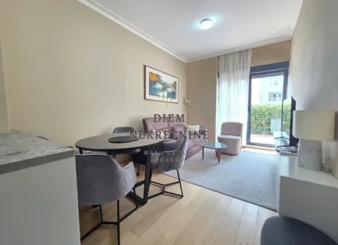 Living room with dining area and access to the terrace. - image 3