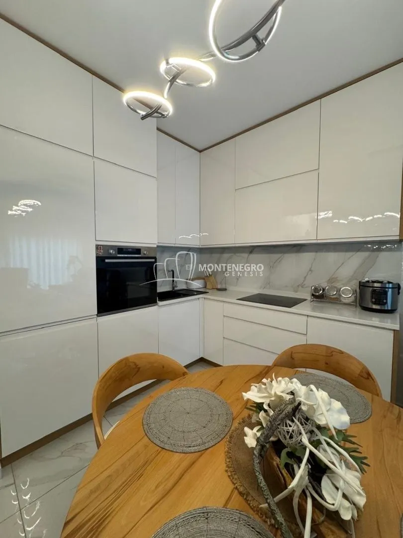 Prodaja, dvosoban stan, 61m², Igalo, Herceg Novi