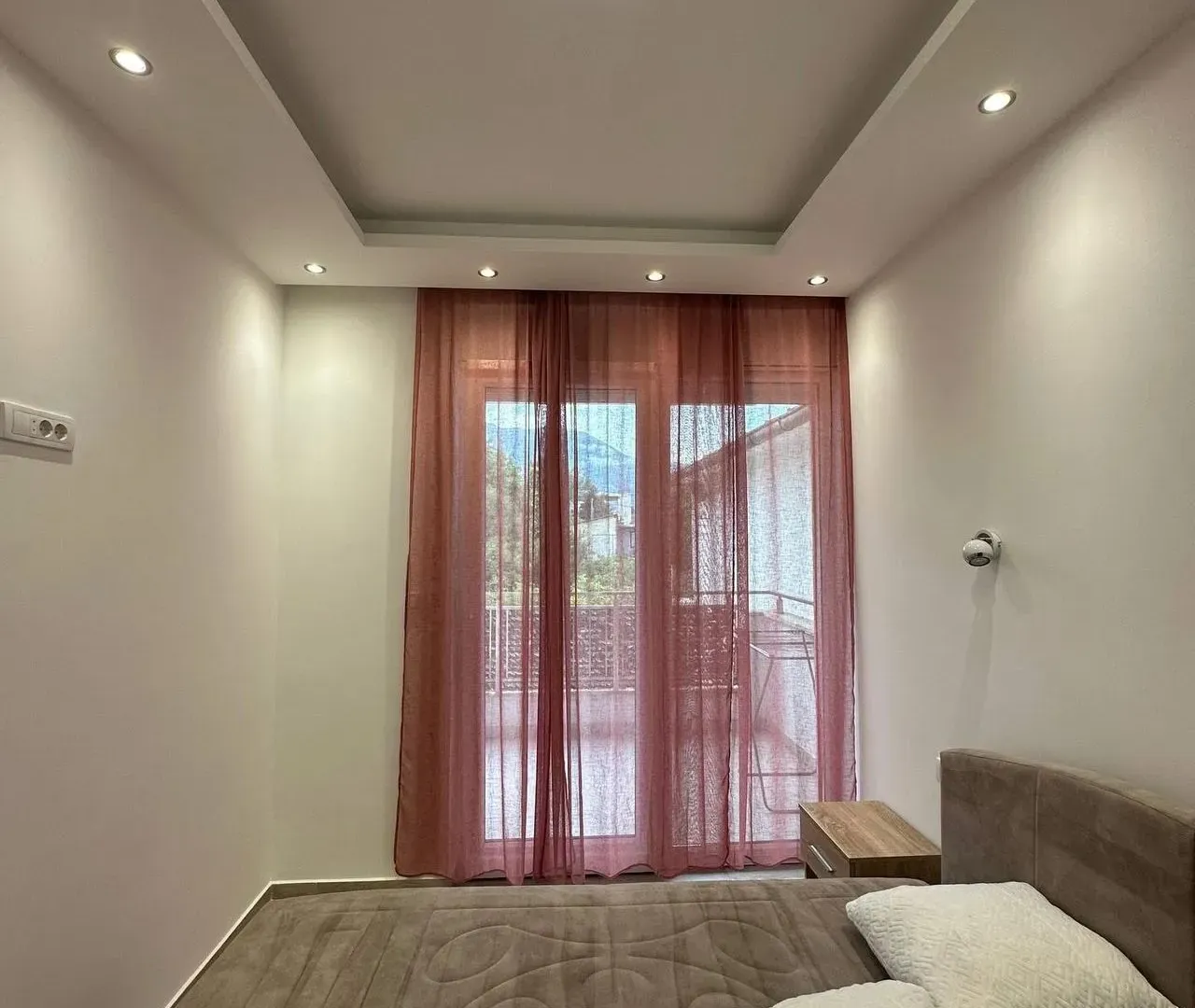 Izdavanje, jednosoban stan, 42m², Centar, Tivat