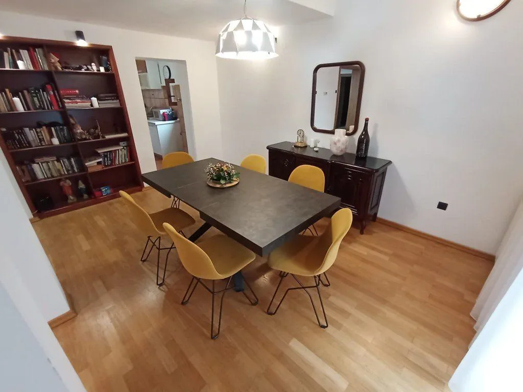 Izdavanje, kuća, 300m², Gorica C, Podgorica