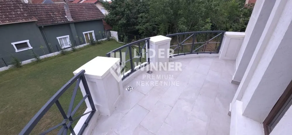Sale, house, 250m², Surčin, Beograd