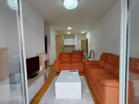 Izdavanje, jednosoban stan, 45m², Budva, Crna Gora