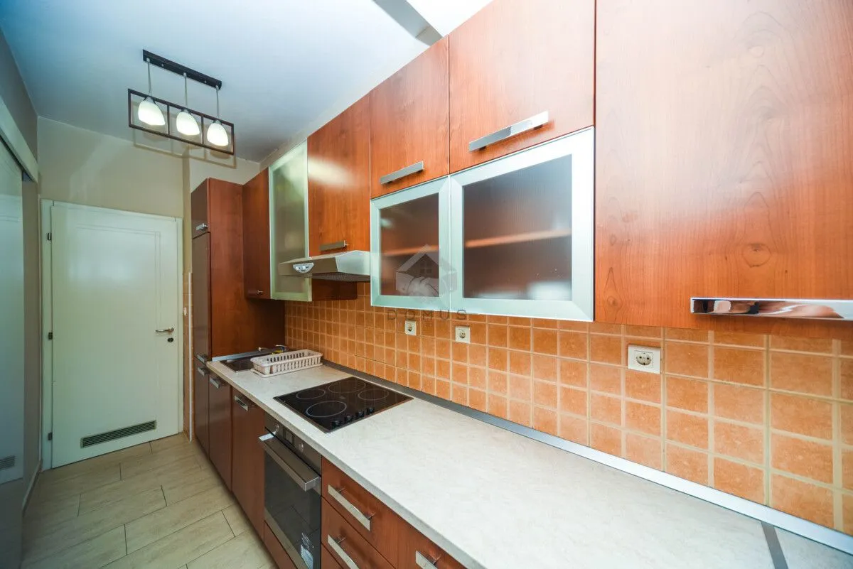 Izdavanje, trosoban stan, 95m², Preko Morače, Podgorica