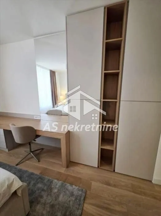 Izdavanje, trosoban stan, 86m², Savski Venac, Beograd