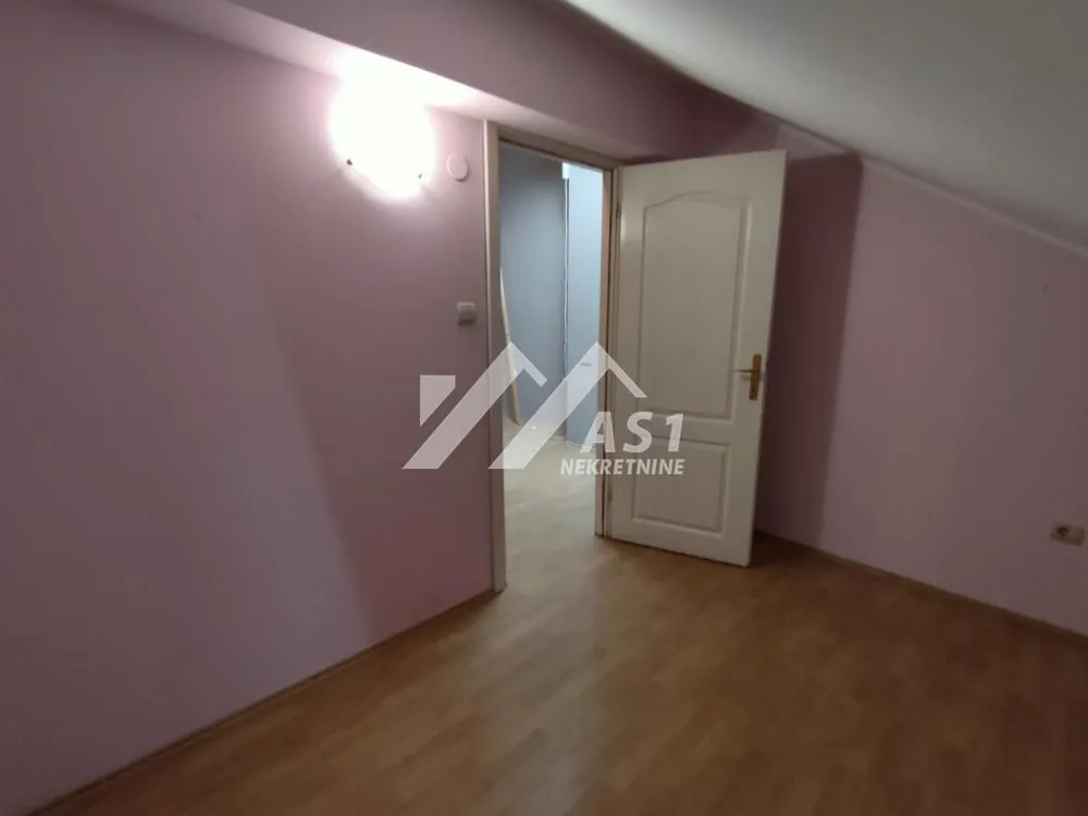 Izdavanje, četvorosoban stan, 103m², Detelinara, Novi Sad Sve Podlokacije