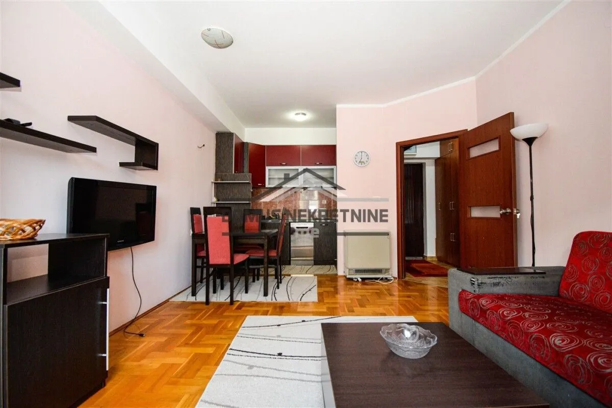 Izdavanje, jednosoban stan, 42m², Blok 6, Podgorica
