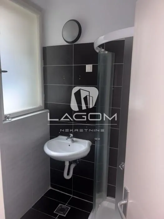 Izdavanje, trosoban stan, 89m², Stari Grad, Beograd