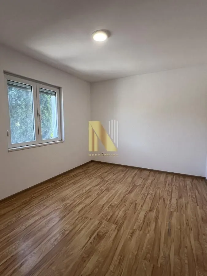Prodaja, kuća, 281m², Adice, Novi Sad Sve Podlokacije