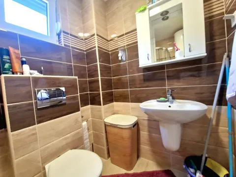 Izdavanje, dvosoban stan, 54m², Budva, Crna Gora - image 13