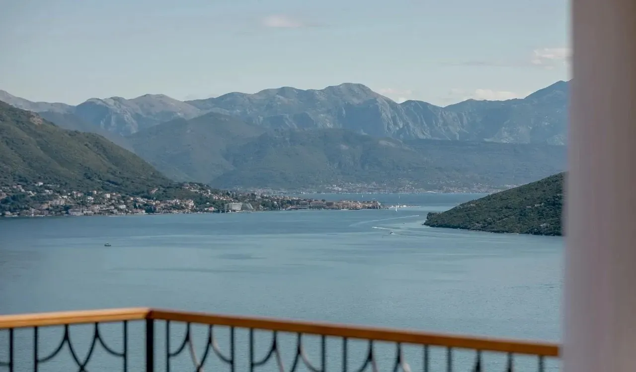 Sale, house, 236m², Njivice, Herceg Novi