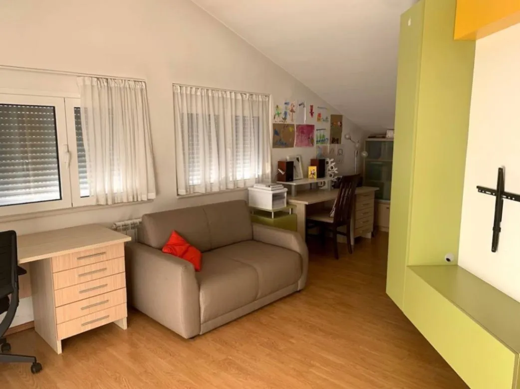 Rent, house, 240m², Donja Gorica, Podgorica