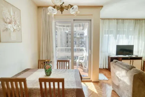 Izdavanje, dvosoban stan, 64m², Centar, Bar - image 5