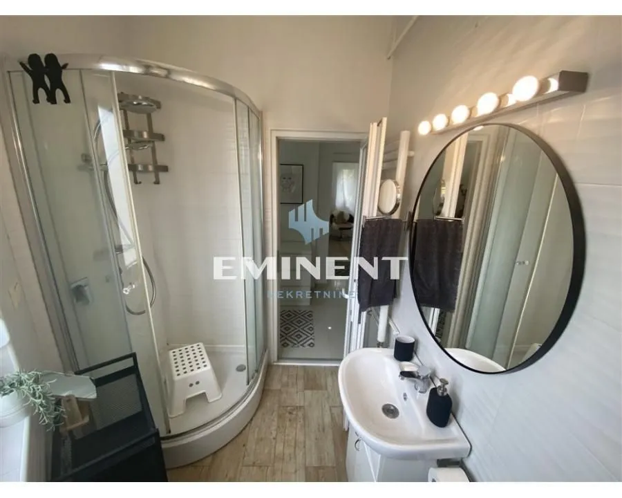 Izdavanje, dvosoban stan, 52m², Senjak, Beograd