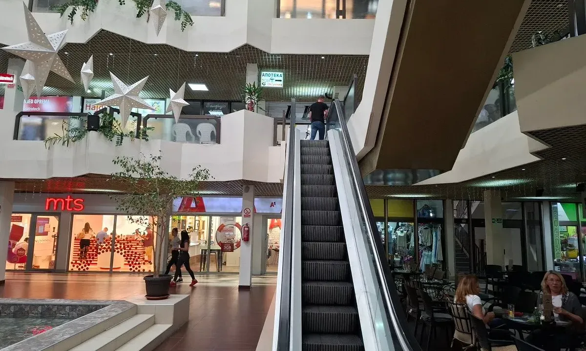 Prodaja, poslovni prostor, 26m², Banjica, Voždovac Sve Podlokacije