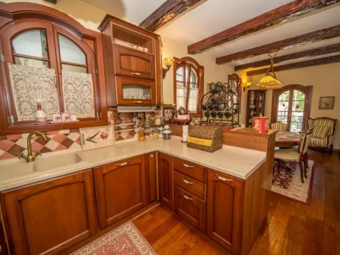 Prodaja, kuća, 169m², Cetinje, Crna Gora - image 9