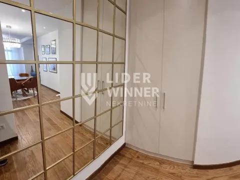 Izdavanje, trosoban stan, 83m², Savski Venac, Beograd