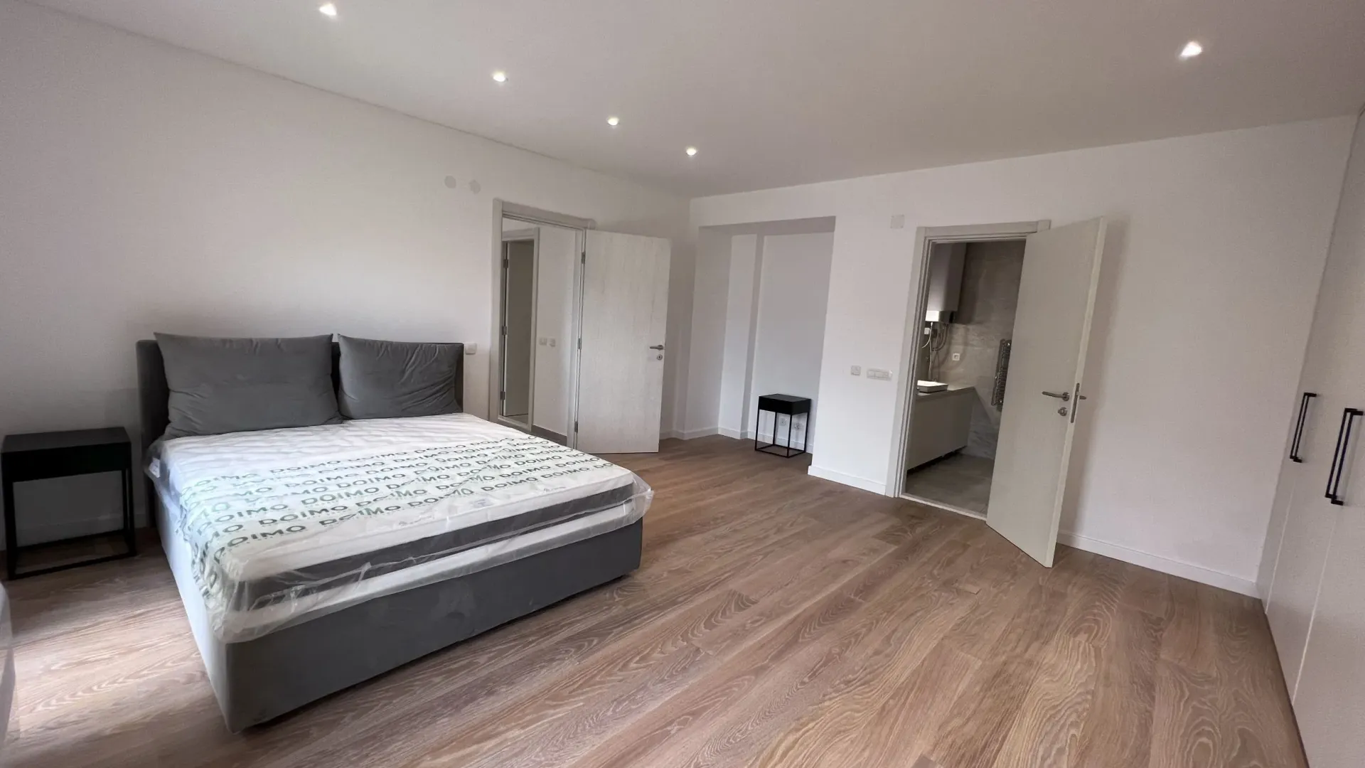 Sale, five bedroom apartment, 198m², Kotor, Crna Gora