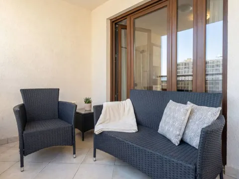 Rent, one bedroom apartment, 51m², Centar, Budva - image 2