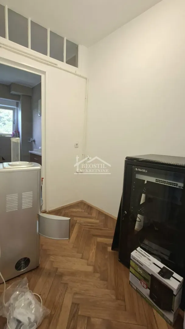 Izdavanje, trosoban stan, 78m², Stari Grad, Beograd