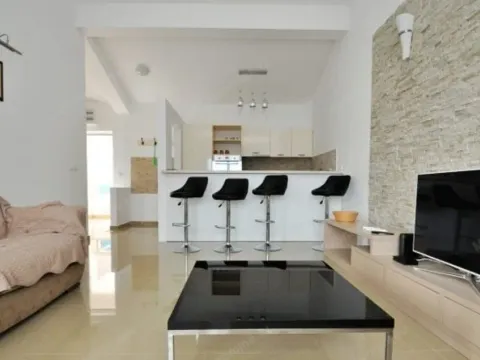 Prodaja, jednosoban stan, 52m², Dobrota, Kotor - image 7