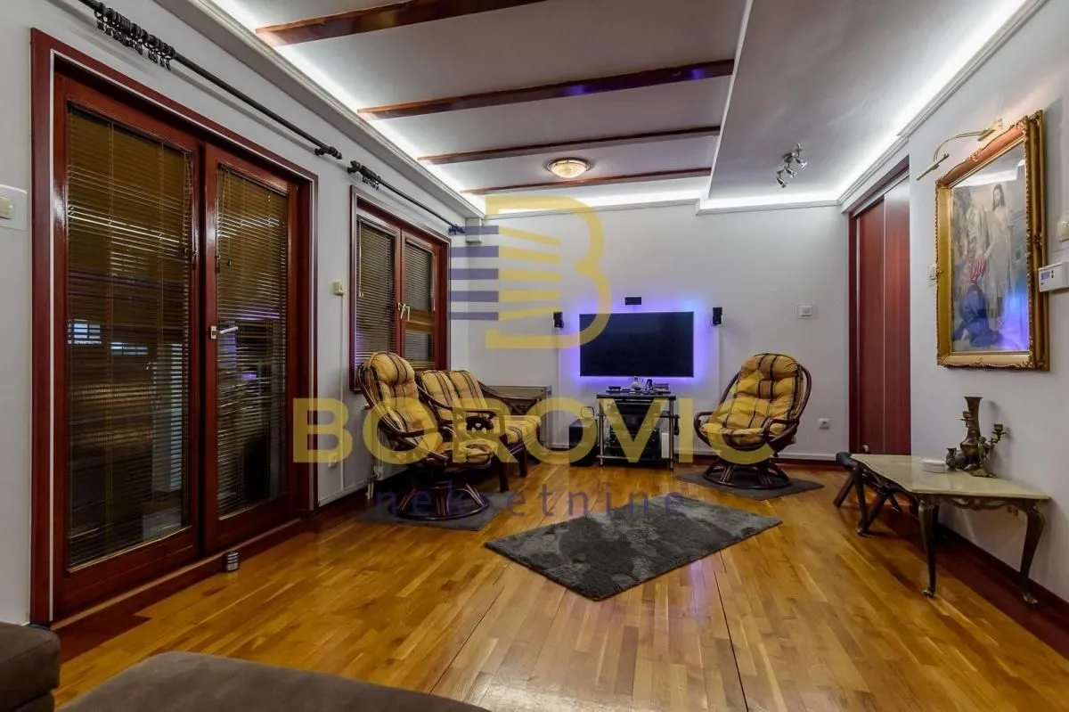 Sale, four bedroom apartment, 104m², Stari Grad, Beograd