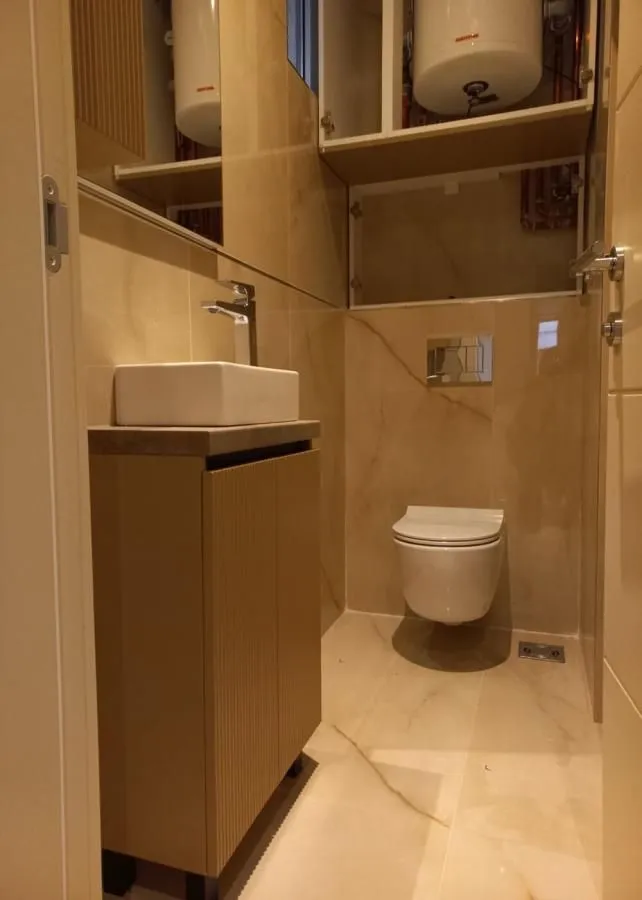 Izdavanje, četvorosoban stan, 155m², Savski Venac, Beograd