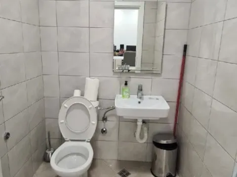 Izdavanje, poslovni prostor, 98m², Stari Aerodrom, Podgorica - image 4