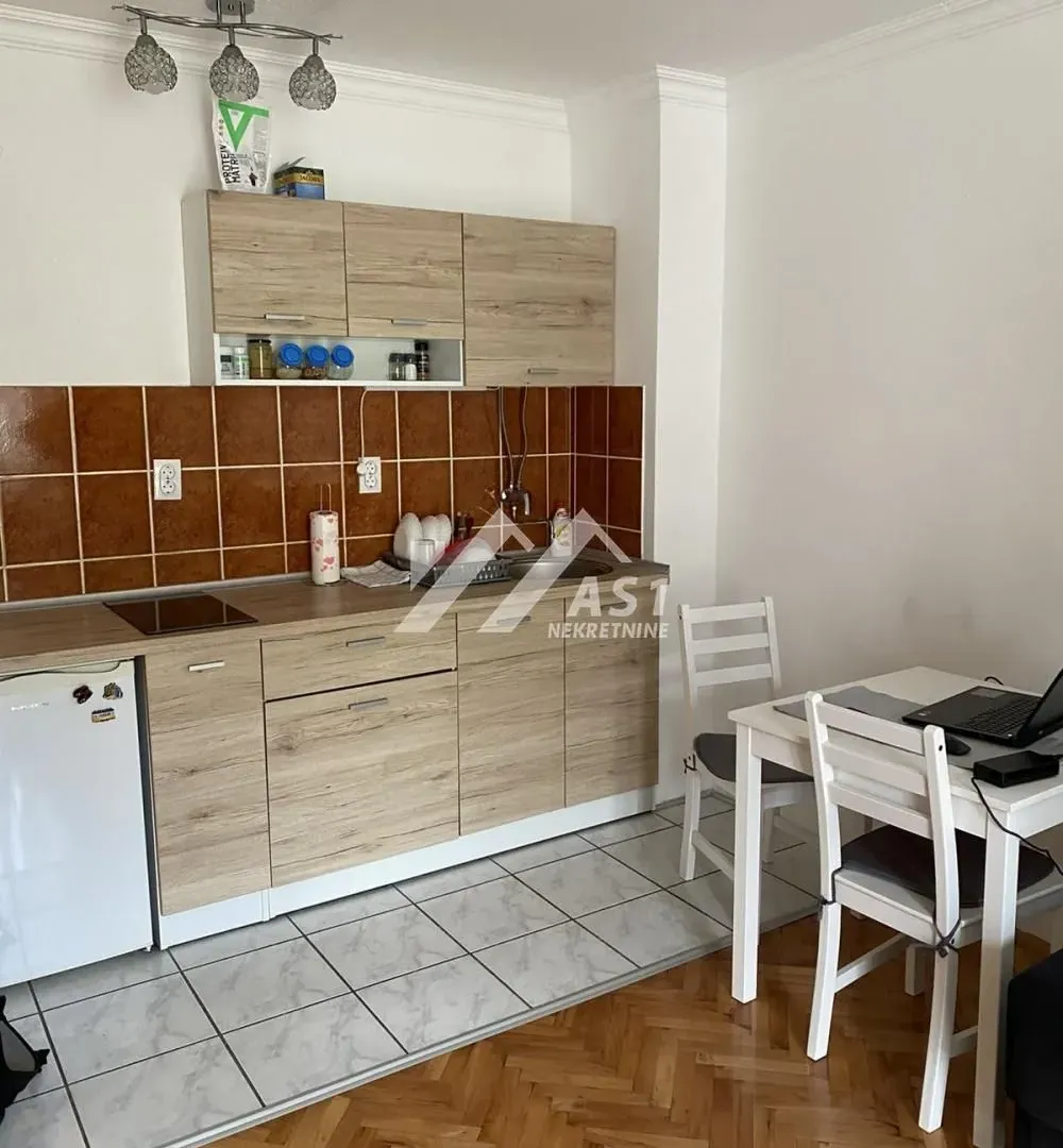 Izdavanje, stan, 28m², Rotkvarija, Novi Sad Sve Podlokacije