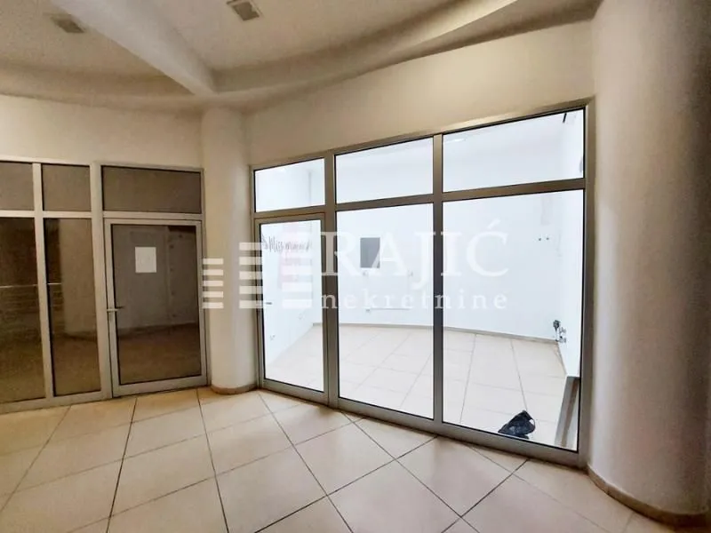 Rent, office space, 38m², Šumice, Beograd