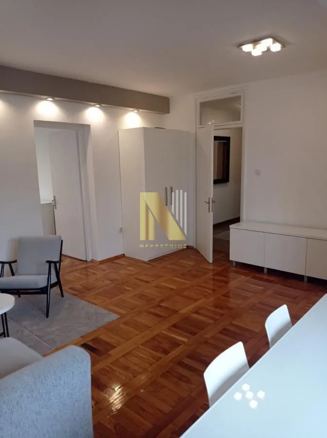 Izdavanje, trosoban stan, 82m², Centar, Novi Sad