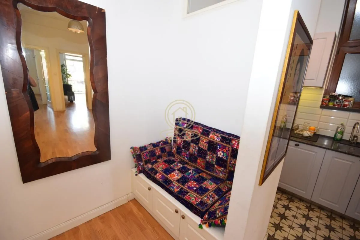 Izdavanje, trosoban stan, 76m², Stari Grad, Beograd