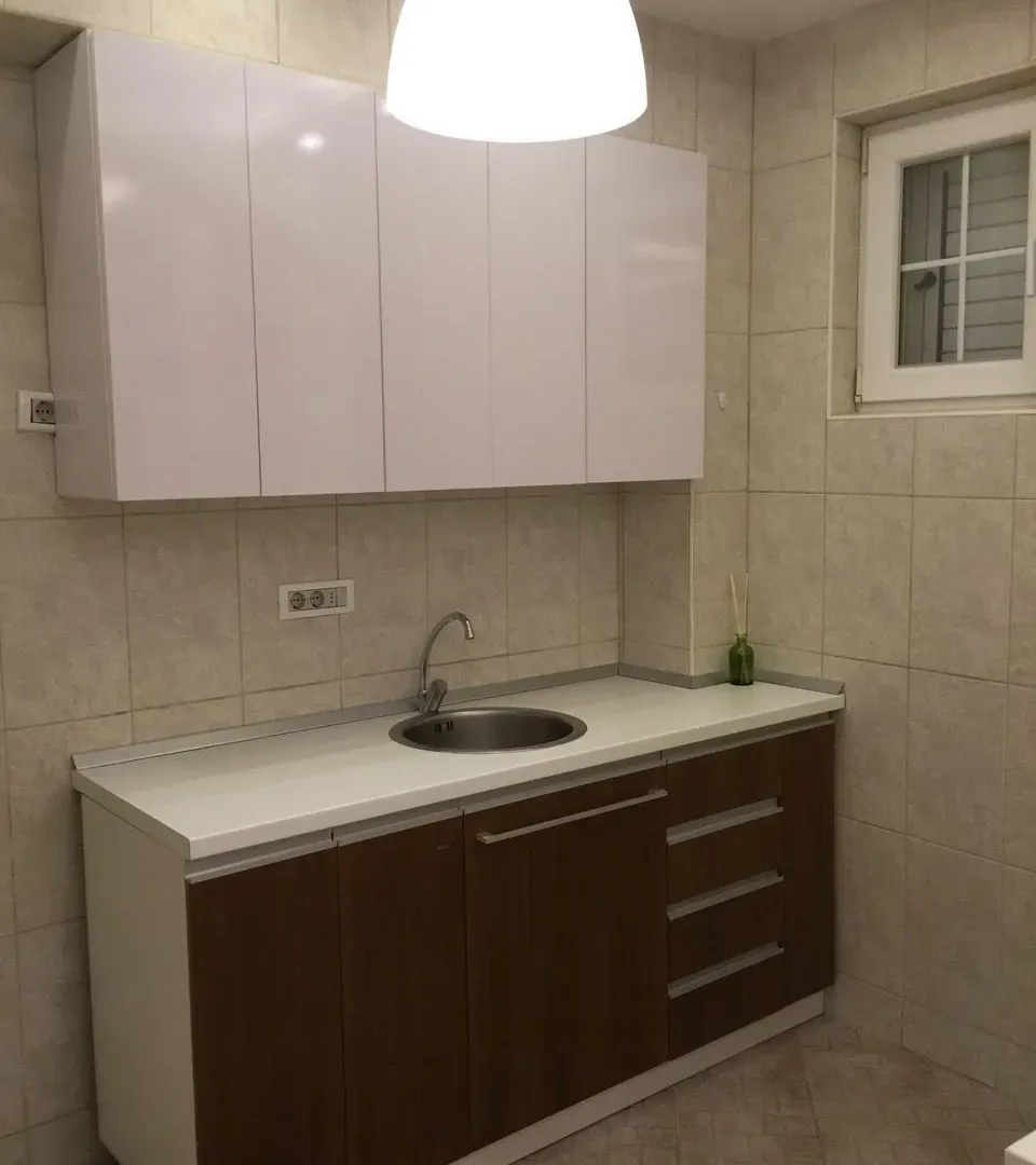 Izdavanje, kuća, 320m², Gornja Gorica, Podgorica