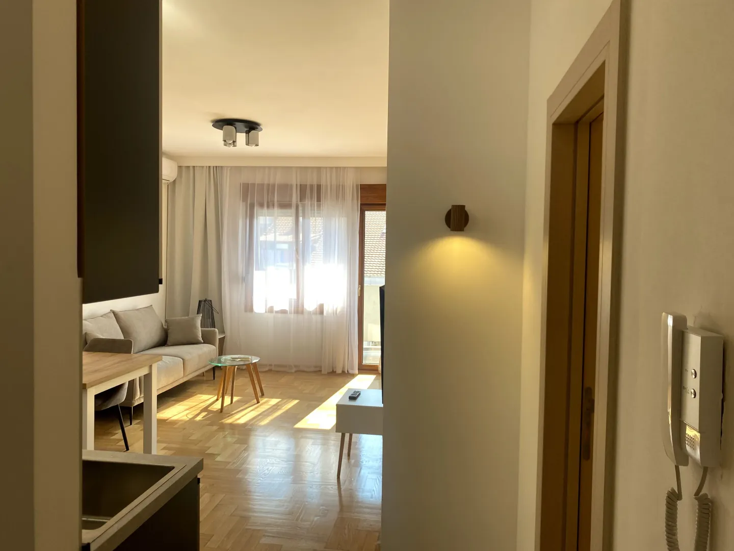 Izdavanje, jednosoban stan, 45m², Centar, Tivat
