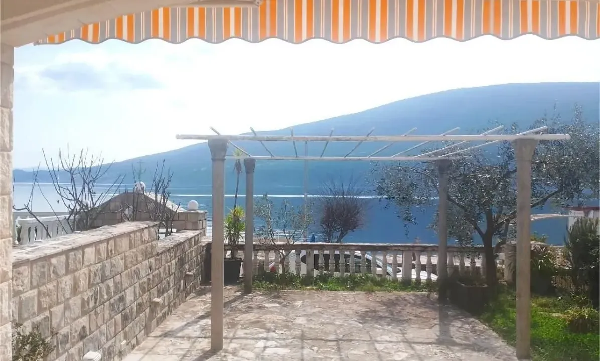 Sale, house, 180m², Đenovići, Herceg Novi