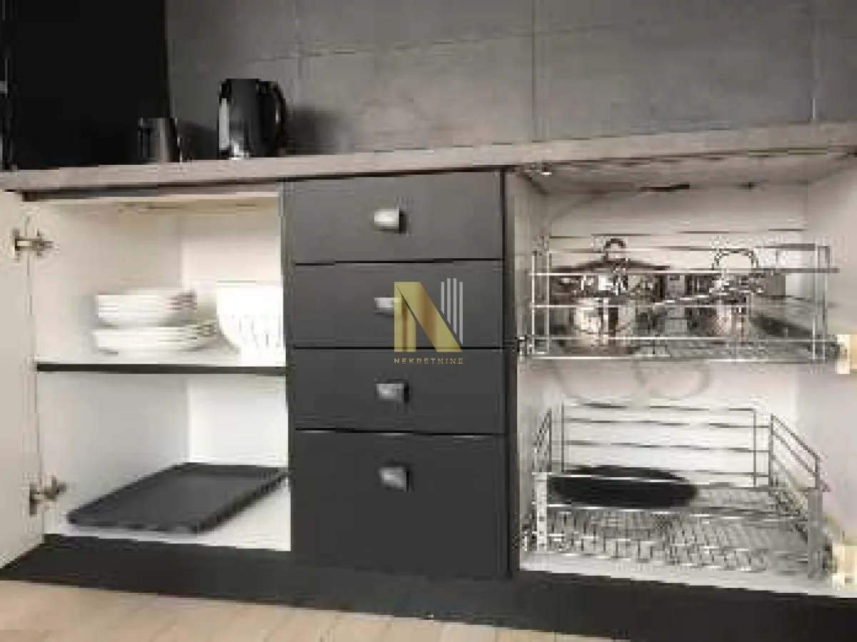 Izdavanje, dvosoban stan, 45m², Centar, Novi Sad