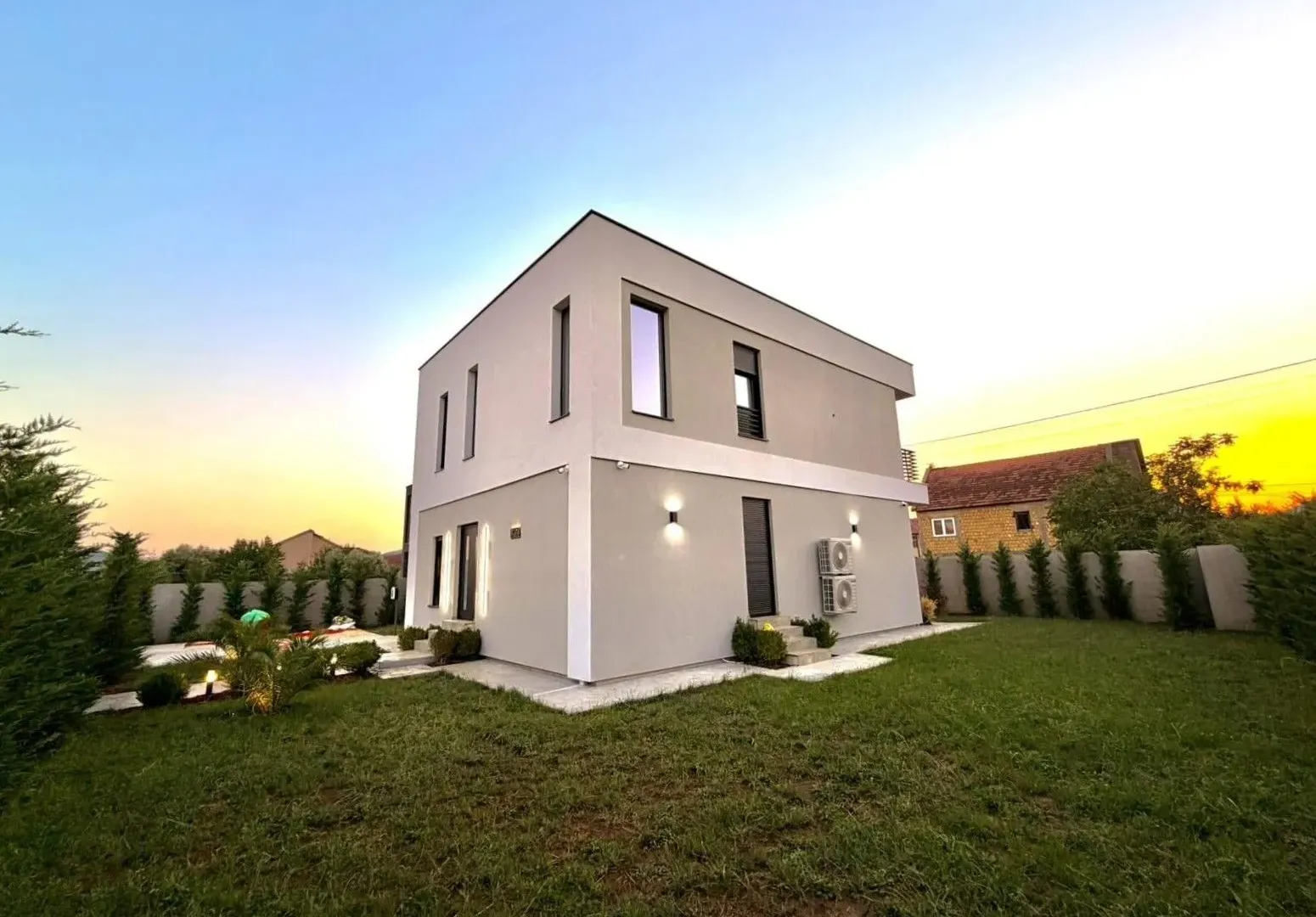 Sale, house, 225m², Gornja Gorica, Podgorica