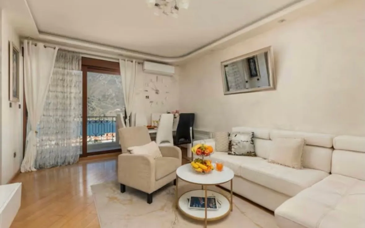 Rent, two bedroom apartment, 57m², Dobrota, Kotor