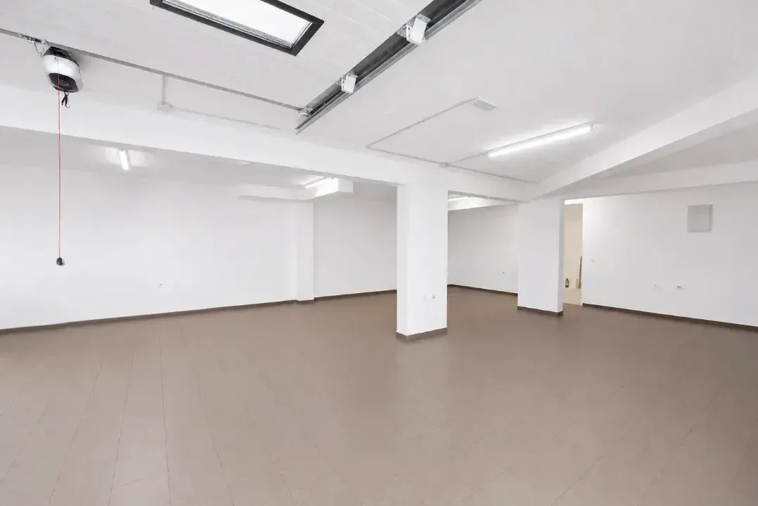 Rent, office space, 90m², Kotor, Crna Gora