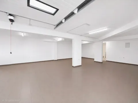 Rent, office space, 90m², Kotor, Crna Gora - image 1
