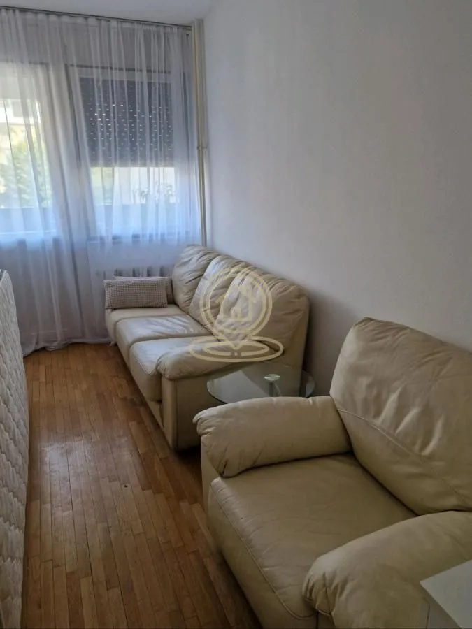 Izdavanje, četvorosoban stan, 104m², Vračar Hram, Vračar Sve Podlokacije